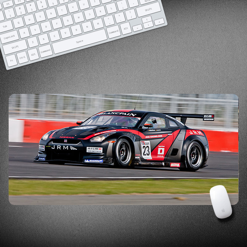 Smooth Moves – Extended Mouse Pad for Gaming Setup