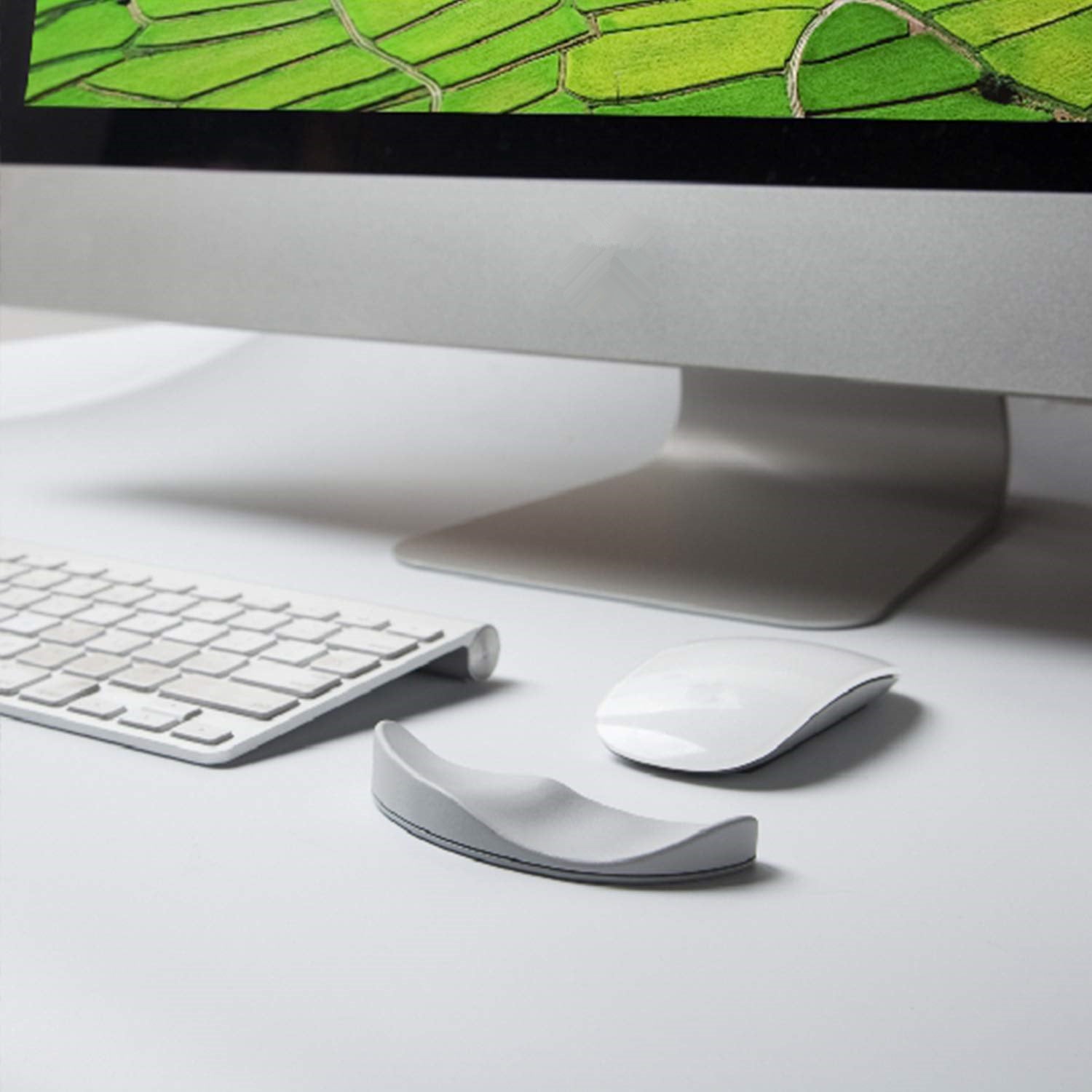 Work or Game in Comfort – Ergonomic Gel Mouse Pad